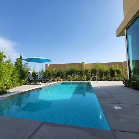 Spacious Swimming Pool Villa 99, Palase Villa