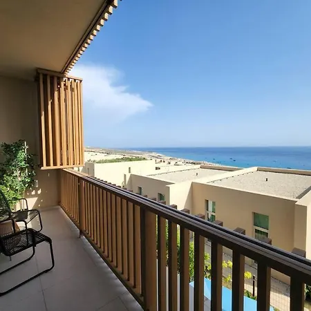 Spacious Swimming Pool Villa 99, Palase Villa *