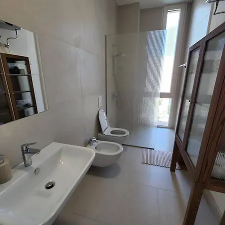 Spacious Swimming Pool Villa 99, Palase Villa