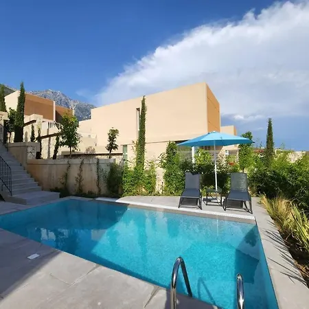 Spacious Swimming Pool Villa 99, Palase * Palasë