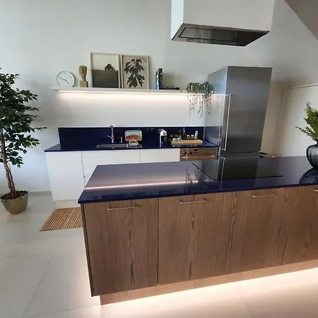 Spacious Swimming Pool Villa 99, Palase